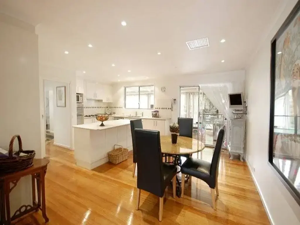 Flexible term Fully furnish 4 plus study bedroom house