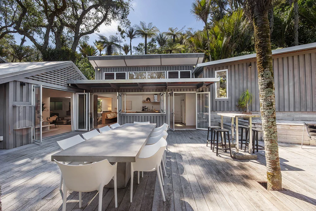 Muriwai 3 Slaapkamer Architecturally Designed Family Entertainer