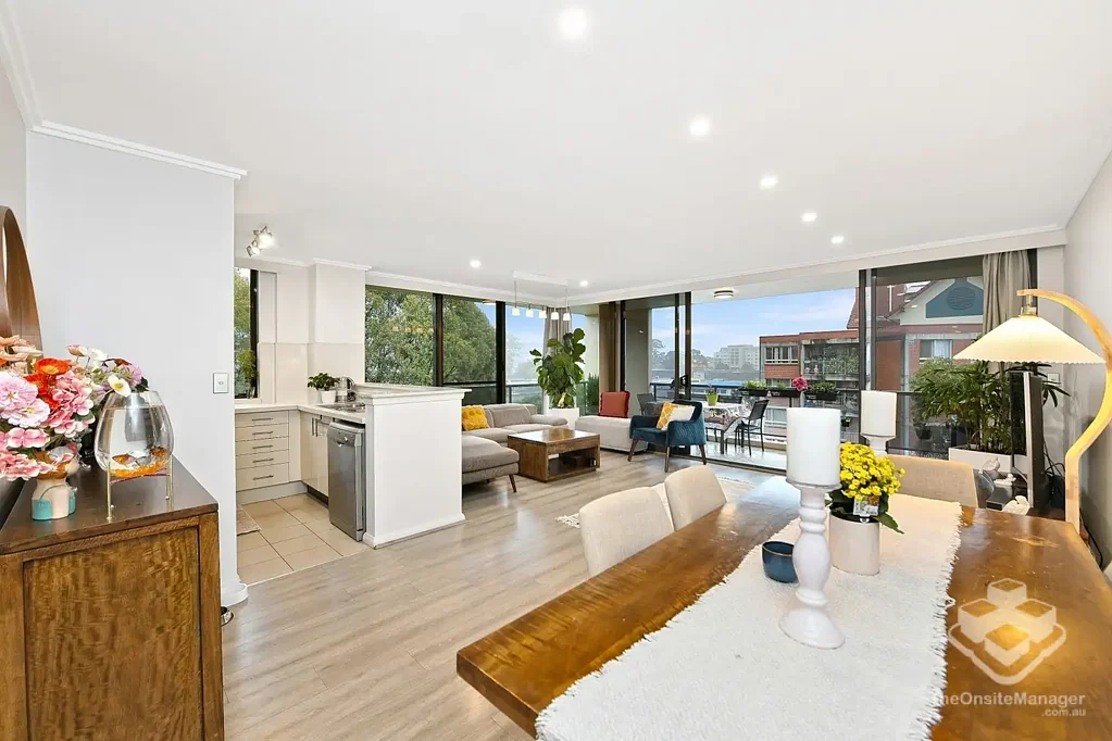 Waitara 2ห้องนอน High level spacious and bright two bedroom apartment with floorboards