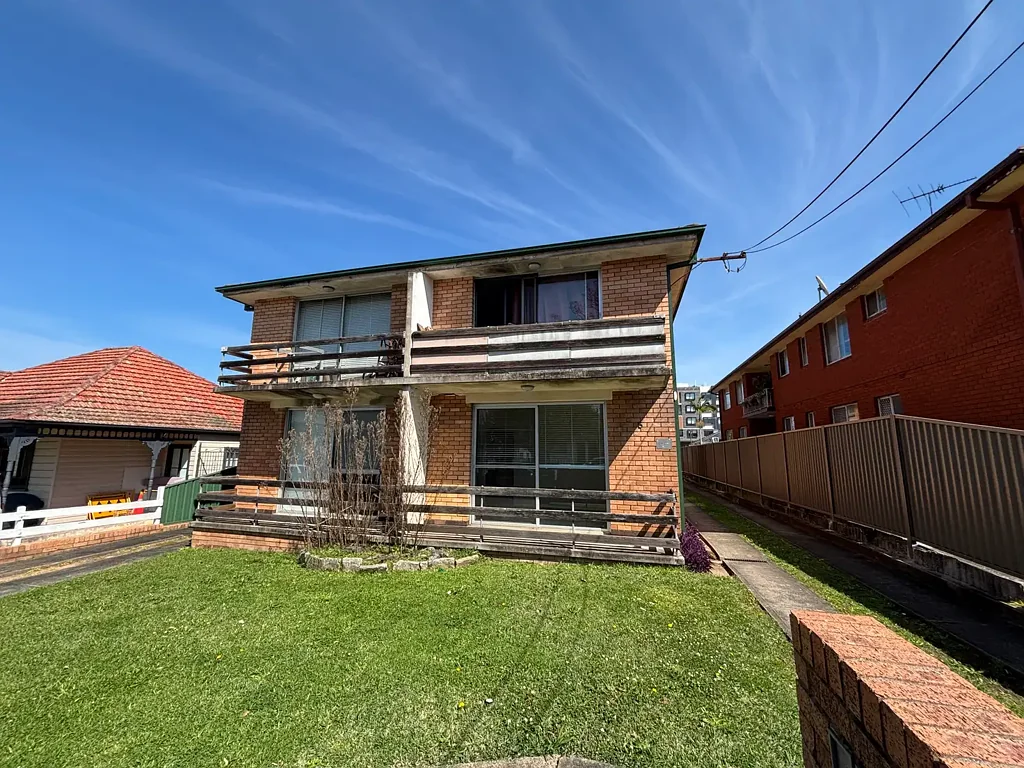 RENOVATED 2 BEDROOM UNIT IN A GREAT LOCATION!
