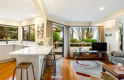 Sunny spacious family home with great sea view