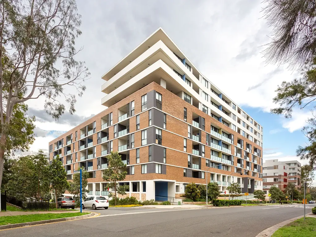 Riverwood 2 Bedroom Prime Top Floor Living with Large Master Suite