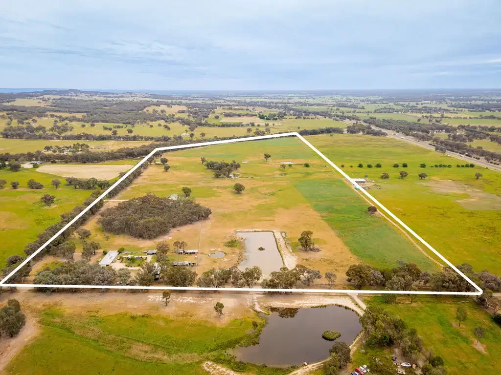 Chiltern 3房  Rural Charm With 2 Dwellings on 38 Hectares