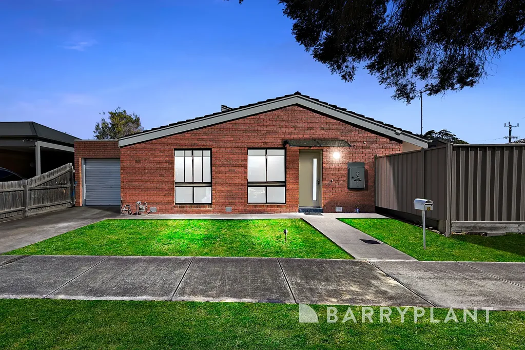 St Albans 3침실 Rare Investment Opportunity, Buy One or all Four! – Renovated 3-Bedroom Units in Prime Location