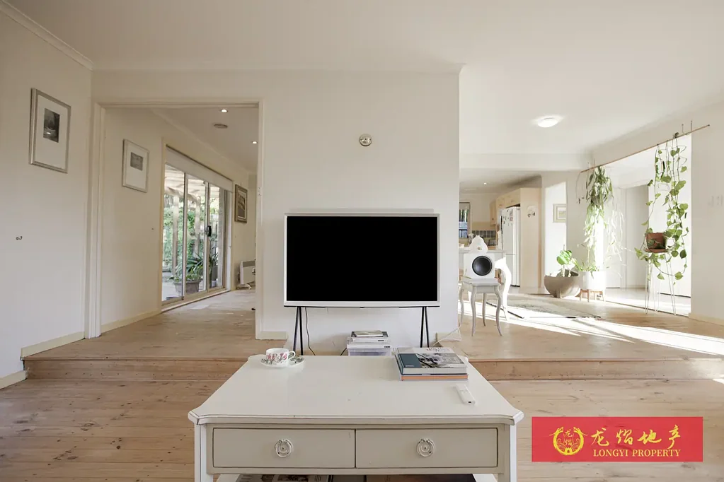 Glen Waverley 4房 Glen Waverley双校区 朝北阳光明媚 宽敞主卧私密卫浴 宁静地块后院 完美家庭生活体验 步行至公园购物中心 蓝筹地段不容错过 Peaceful Family Living in Elite Dual School Zones