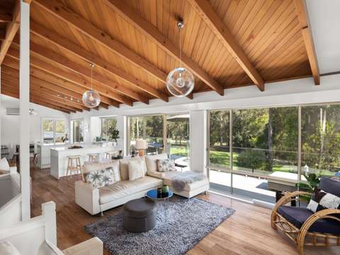 Mollymook Beach 4 Bedroom Coastal Golf Retreat