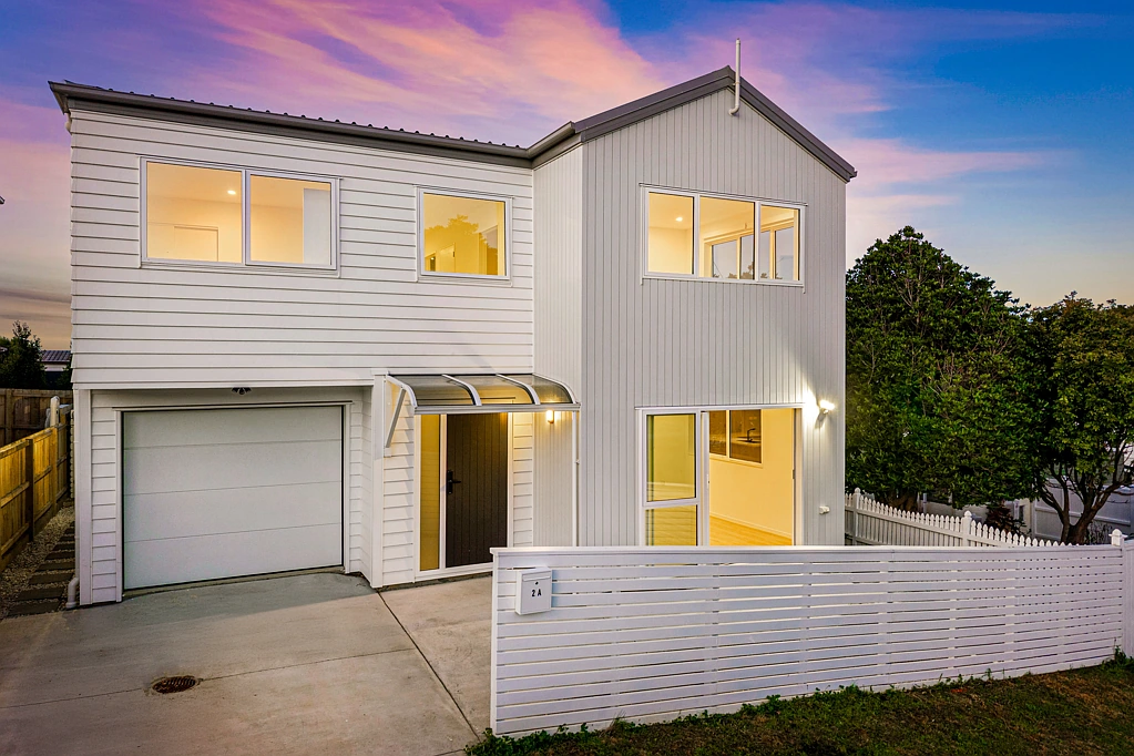 Hillcrest 4chambre Auction this Thurs 19th June at 12pm (usp)