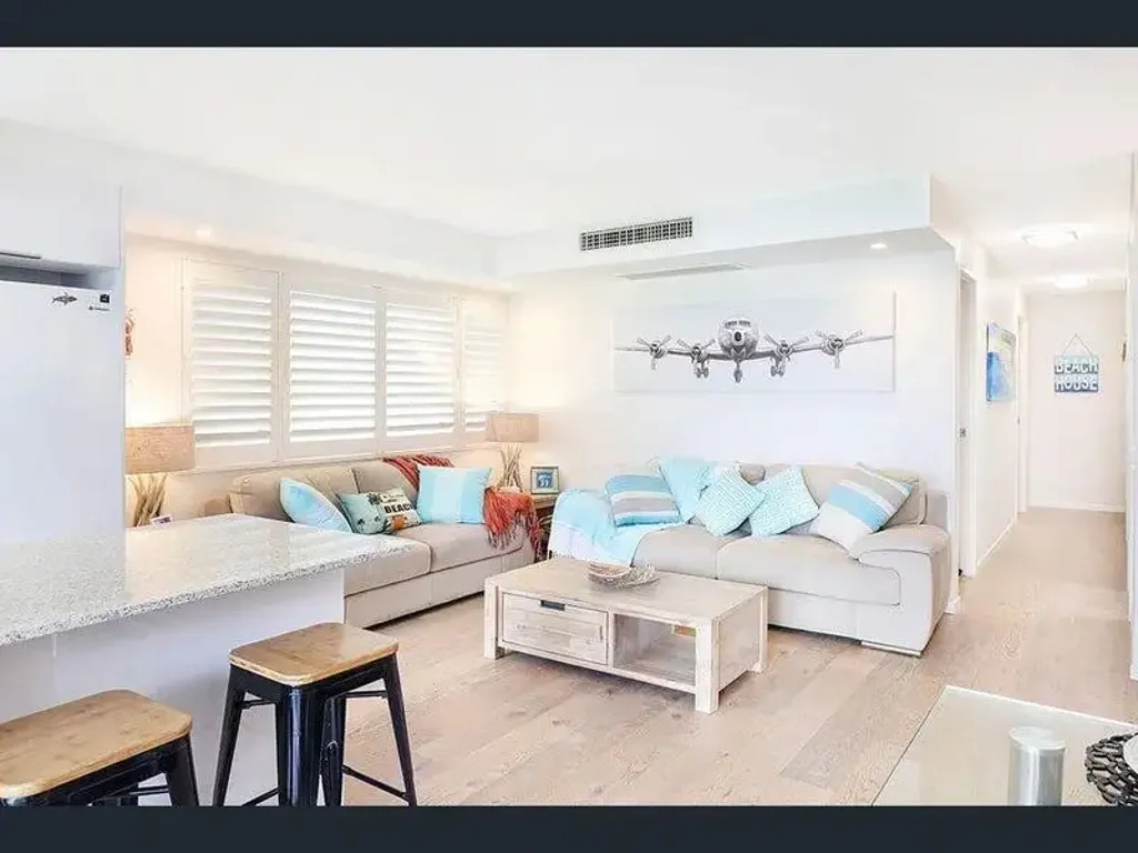 Sunlit Riverfront Retreat on Parkyn Parade, Steps from Mooloolaba Beach