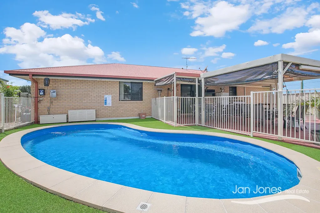 Deception Bay 4 Bedroom Beautiful Family Retreat with Pool, Entertaining & Side Access in a Quiet Cul de Sac