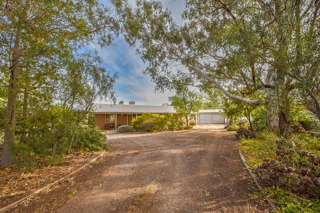 11 West Tce, Laura, SA 5480