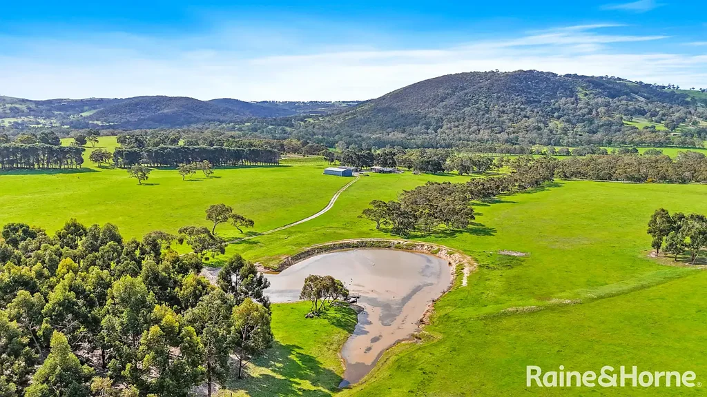 Hindmarsh Valley  'Bayvista' - Blend work & pleasure with a pivotal farm-to-sea locale & a beyond versatile 672-acres.