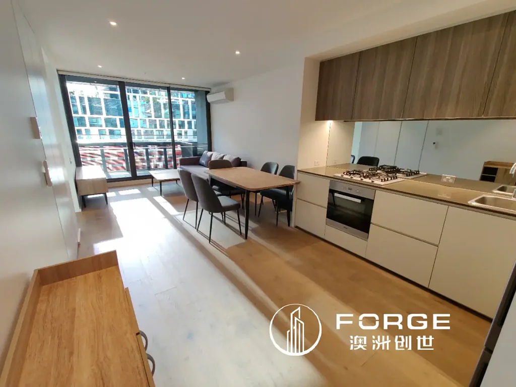 889 Collins 2 Bedrooms 2 Bathroom 1 Carpark, Great Furniture Included