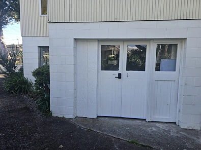 Recently Renovated 1 Bedroom Unit