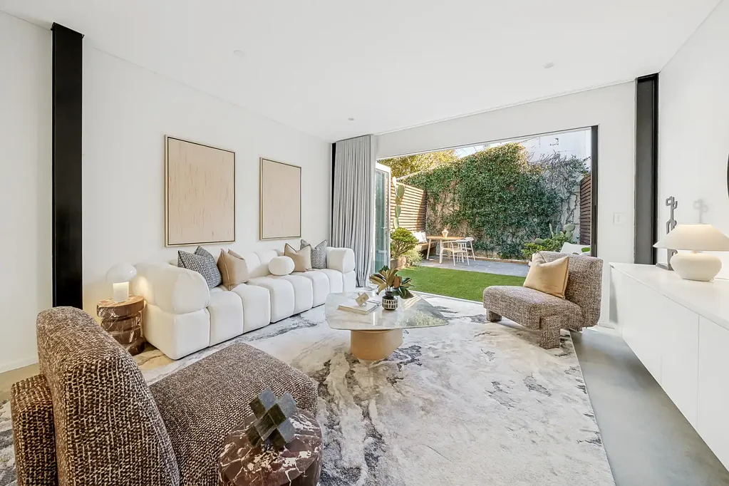Annandale 3Kwarto Designer terrace with a sleek industrial edge