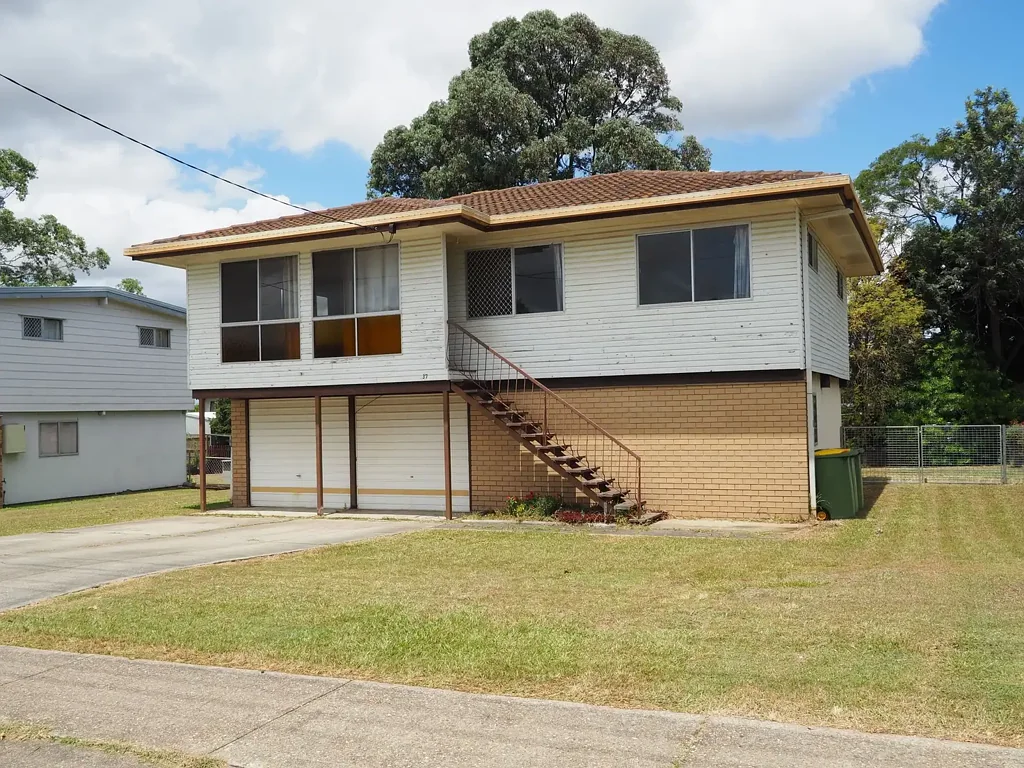 Spacious Family Home with Large Garage & Large Extra Downstairs Room