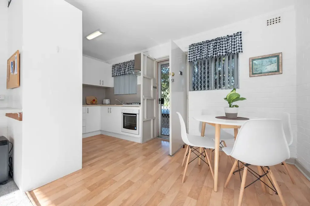 Maylands 1房  Café Strip Precinct – First Floor Apartment