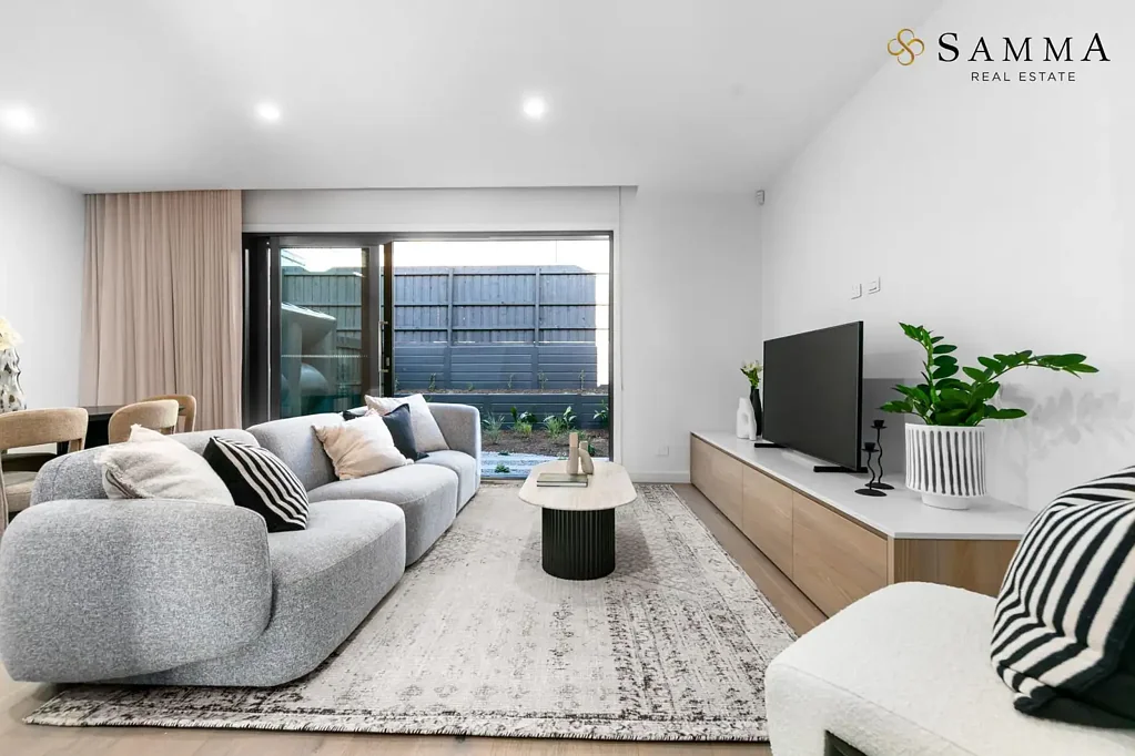 Brand New Luxury Townhouse in Prime Ivanhoe Location