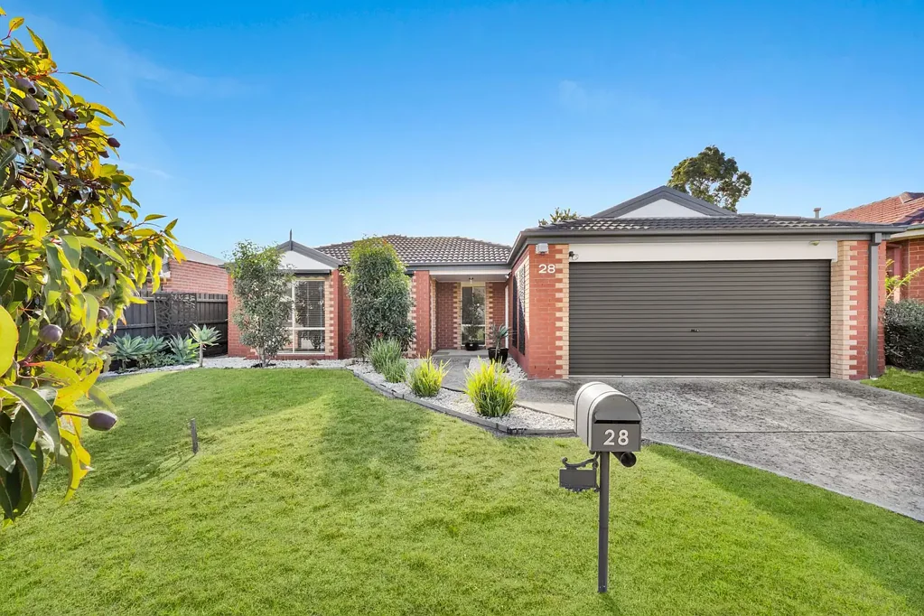 Carrum Downs 3房 高地住宅 三卧两卫 主卧带步入式衣帽间 全新套间浴室 开放式厨餐区 带顶露台 便利交通 社区友好 Family Home in Tightly Held Estate
