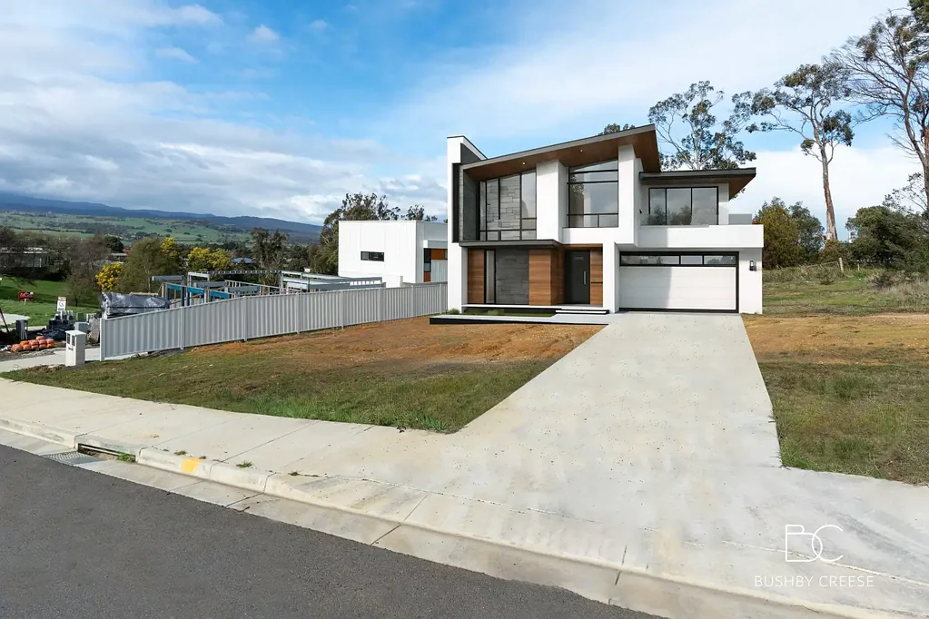 8 Avenger Avenue, Kings Meadows, TAS 7249