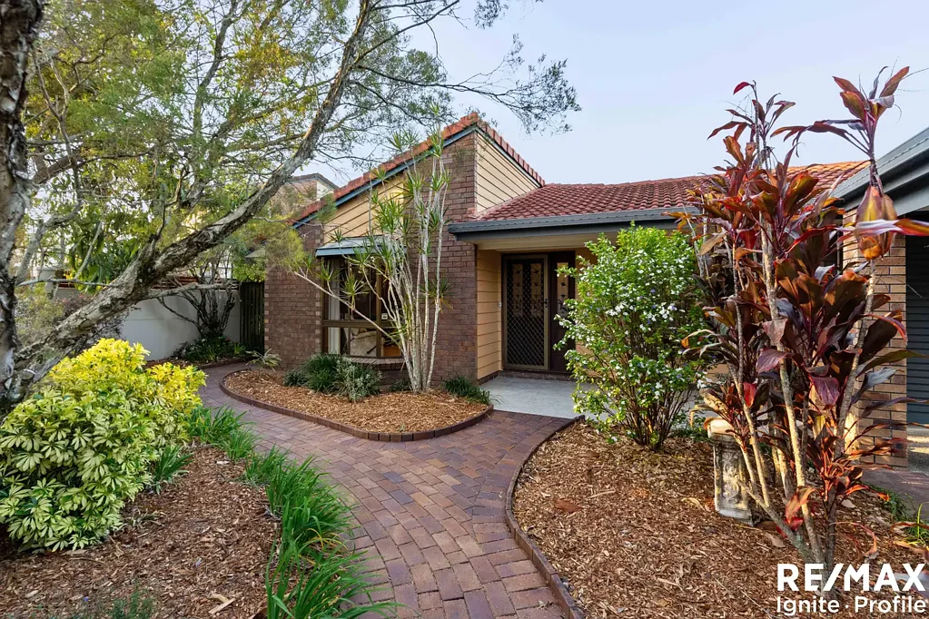 Middle Park 4房 首次推出 - 米德尔公园永恒的家庭住宅 FIRST TIME OFFERED - TIMELESS FAMILY HOME IN MIDDLE PARK