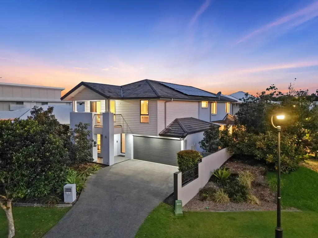 Hope Island 5ਬੈੱਡਰੂਮ Stunning Hamptons-Inspired House in Prestigious Cova Estate