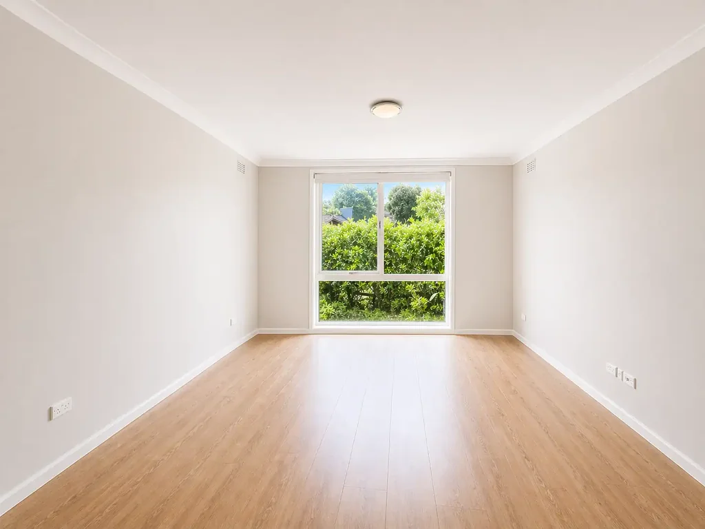 Large 3 Bedroom Home - Seconds From The Beach