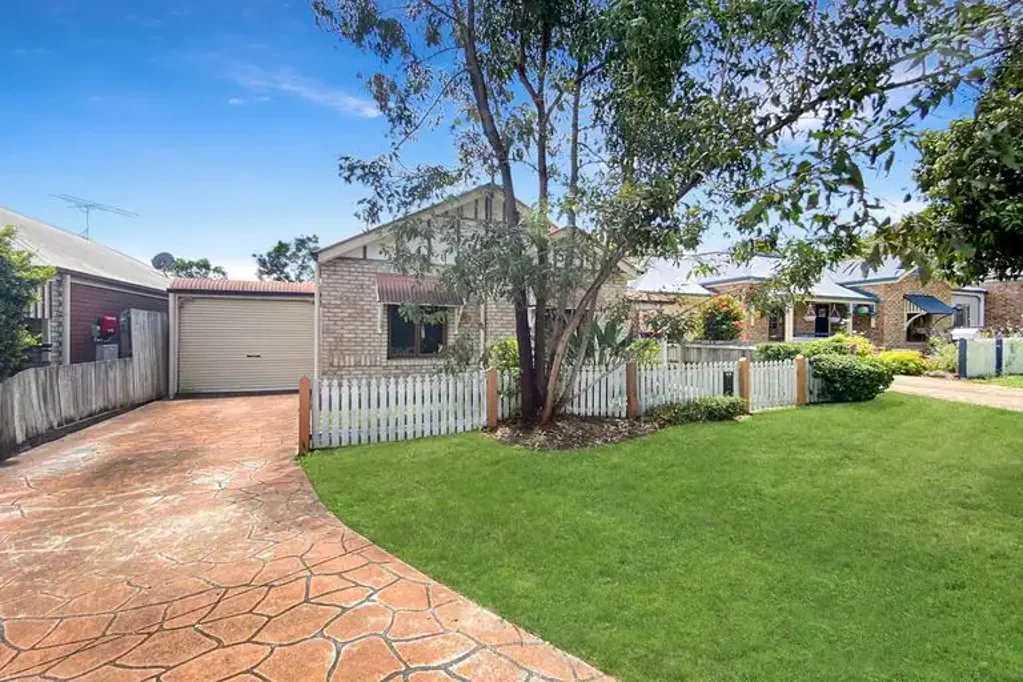 Forest Lake 3 Bedroom Cottage living at its best!