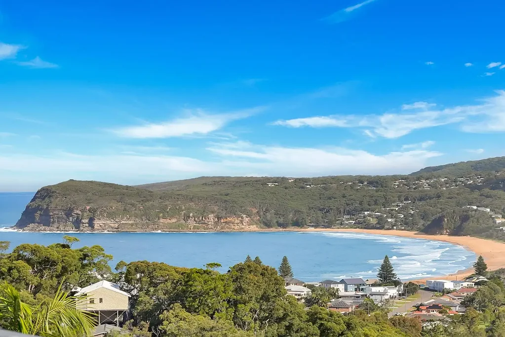 Copacabana 5ਬੈੱਡਰੂਮ Coastal luxury offering easy living with beach views