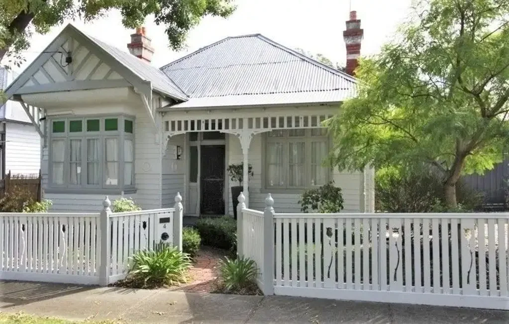 Period Family Home in Brighton with Expansive Garden