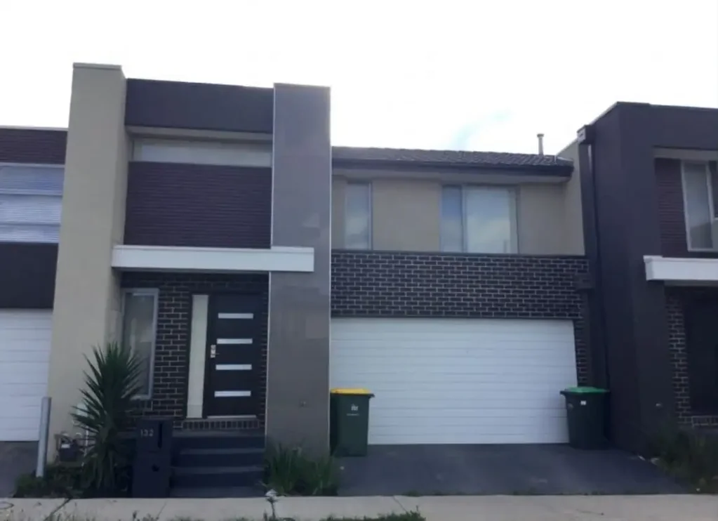 Gorgeous 3 Bedroom Located in the Heart of Mernda - **APPLY FOR THIS PROPERTY NOW**