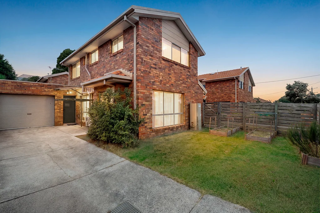 Clayton 3 Bedroom Spacious & Convenient Townhouse Living in the Heart of Clayton