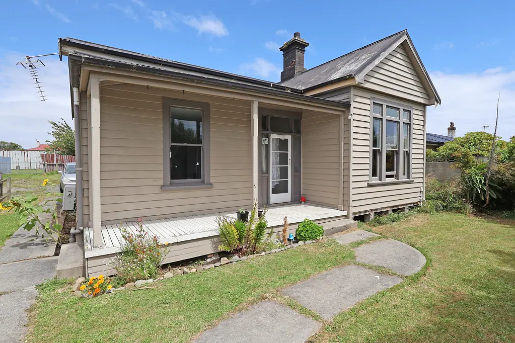 Location, Warmth & Space - All in One!