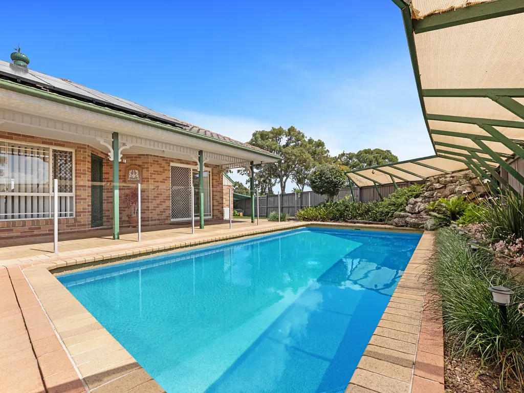 12 Bowerbird Avenue, Eli Waters, QLD 4655