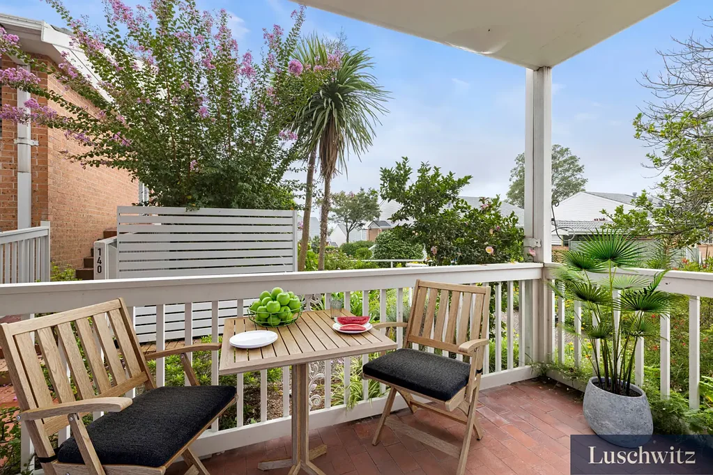 Belrose 2 Slaapkamer Sought After Ground Floor Apartment In The Belrose Country Club Close To The Clubhouse And Village Amenities