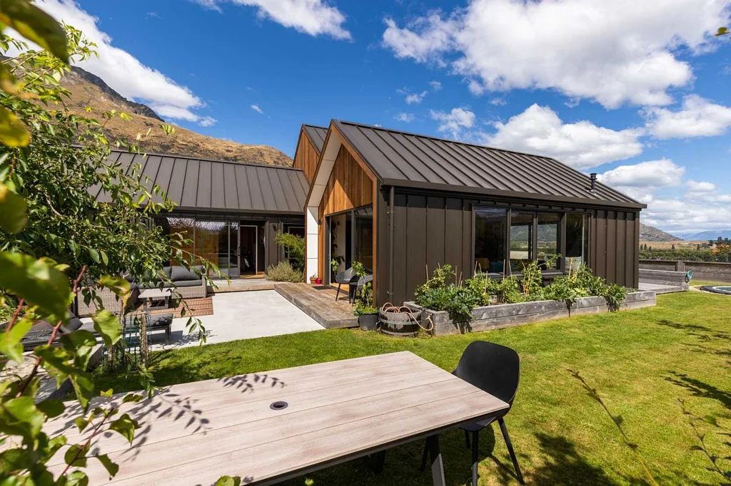 Lower Shotover 6Kwarto Home & Income with Unrivalled Views