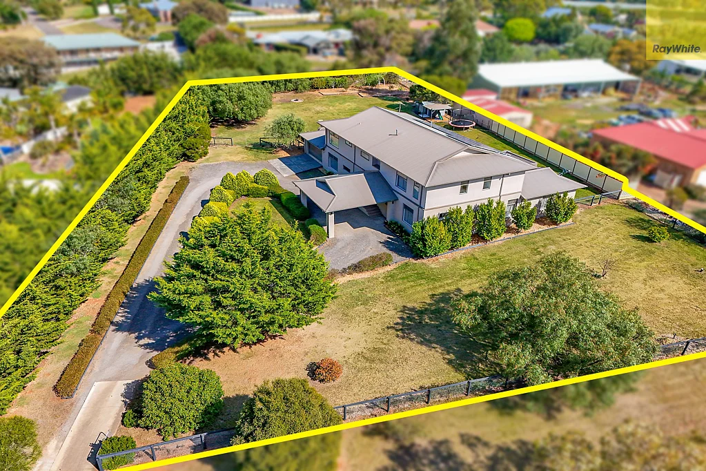 8 Ramsay Crescent, Darley, VIC 3340