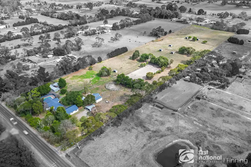 Cranbourne South 10 ACRES WITH 2 HOMES – PERFECT FOR THE HORSE ENTHUSIEST!