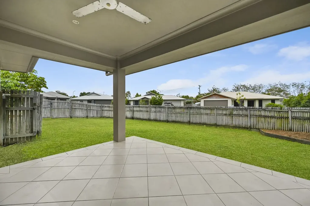 Mount Louisa 4部屋 Modern Living with Space to Make Your Own