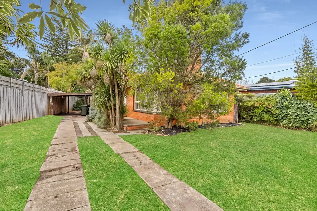 Frankston South 3chambre Renovate, Rebuild or Redevelop in a Blue-Chip Frankston South Position