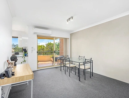 17/9-15 Mansfield Avenue, Caringbah, Sutherland Shire, 2 कमरे, 1 बाथरूम, Apartment