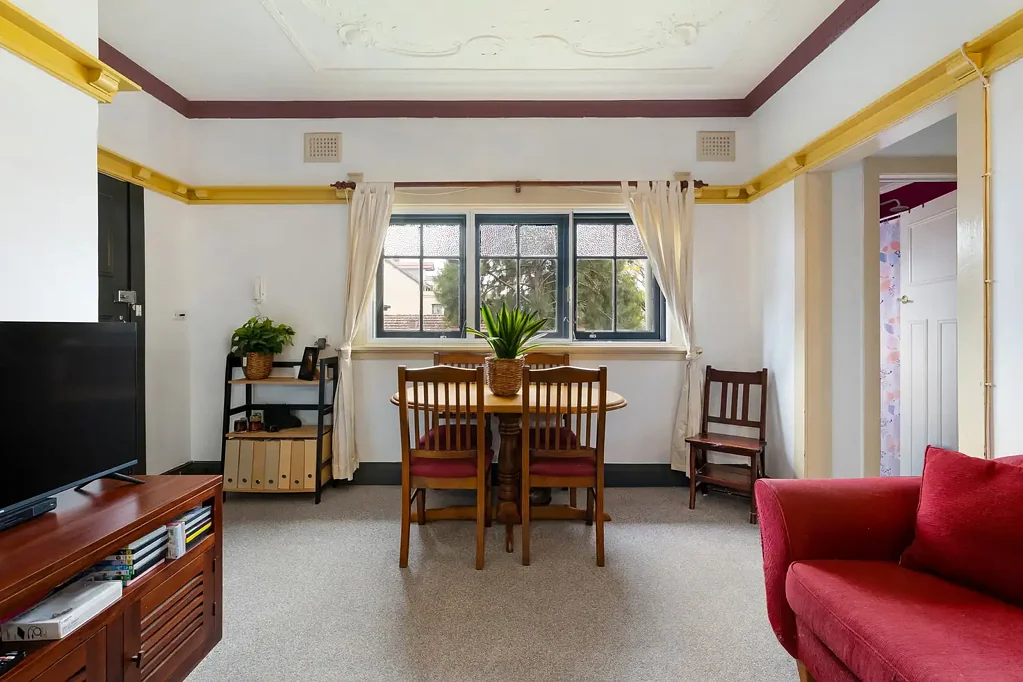 Petersham 2房 充满特色的 Art Deco 公寓 Art Deco apartment with plenty of character