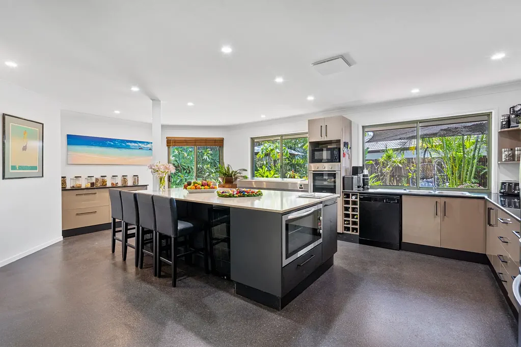 16 Royal Court, Ashmore, QLD 4214