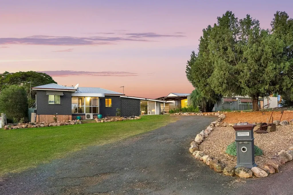 Fassifern 3غرفة نوم Country Charm, Mountain Views and Endless Possibilities