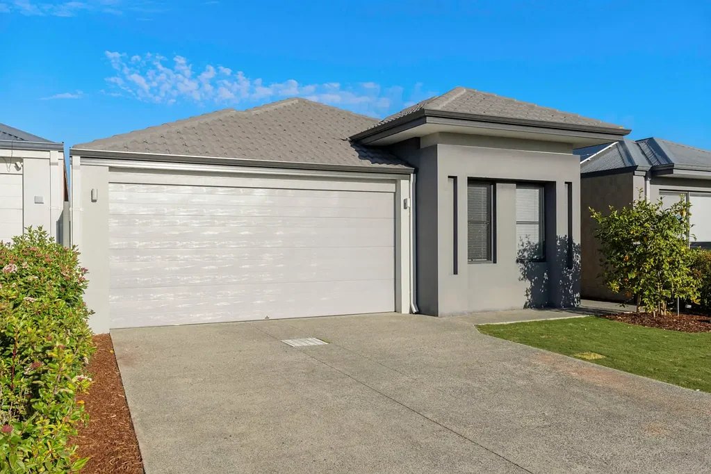 Piara Waters 3 Bedroom EXECUTIVE LOCKUP AND LEAVE HOME