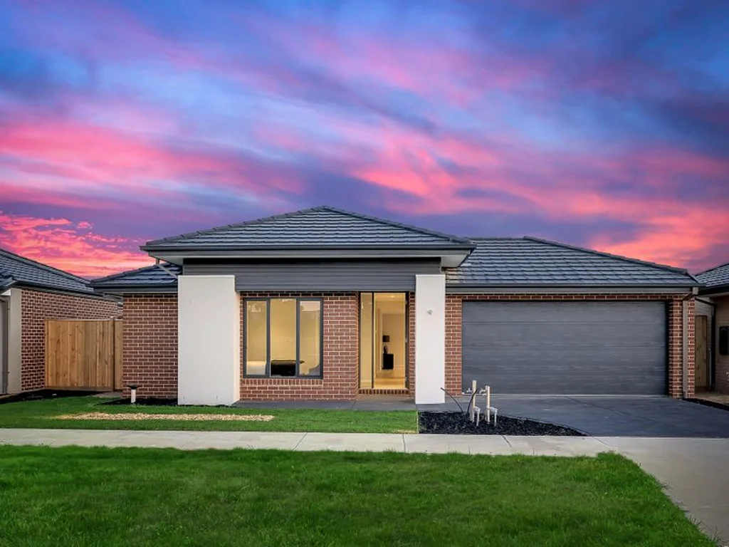 Clyde North 4 Bedroom Underconstruction! Ready to Move In Soon! $10K FHOG! Stamp Duty Savings! Smiths Park Estate!