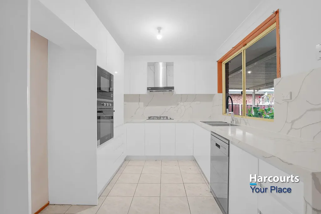 Hassall Grove 5غرفة نوم Renovated Kitchen, 2 Living Areas, 5 Bedrooms & 2 Bathrooms!