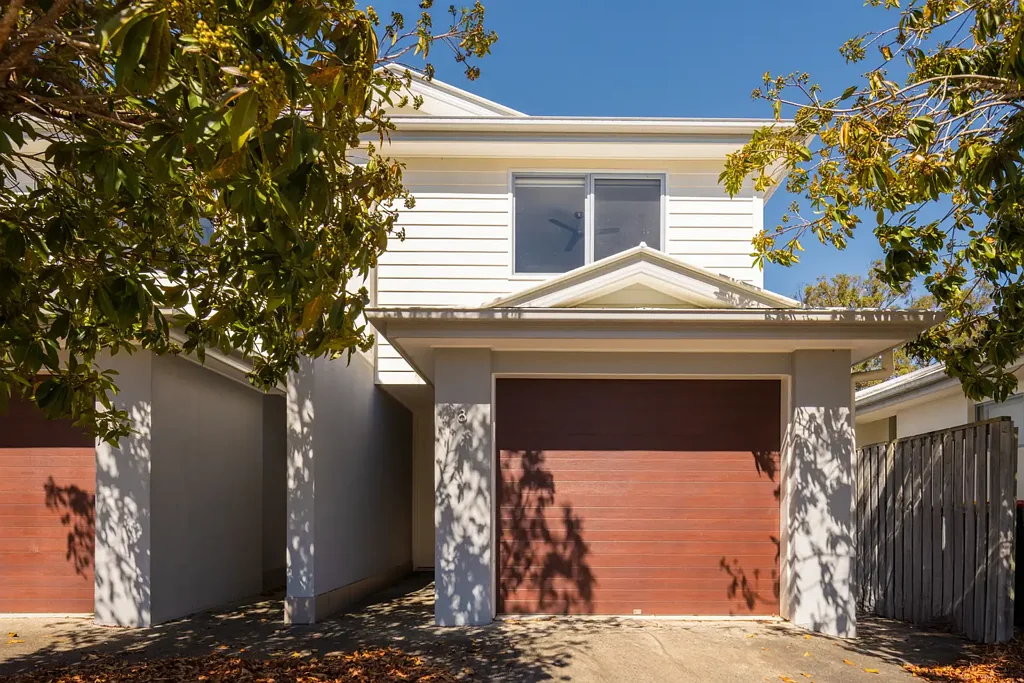 Dakabin 3 Bedroom MODERN TOWNHOUSE IN A HIGHLY SOUGHT AFTER ESTATE!!