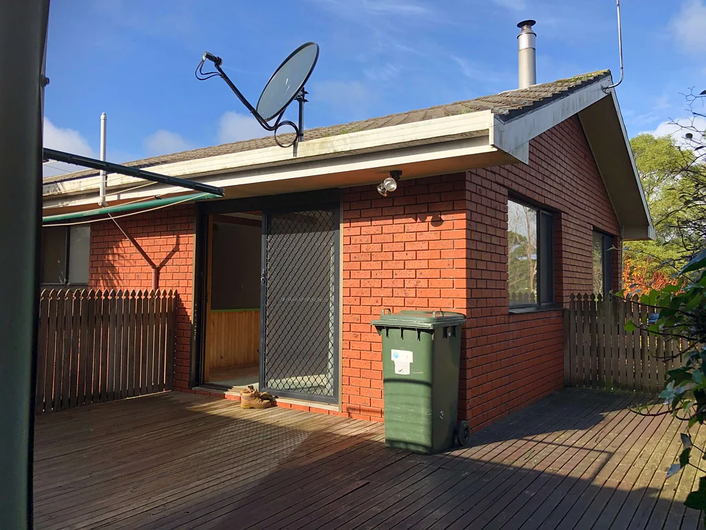 CENTRAL LOCATION 3-BEDROOM HOME