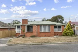 17 Oaktree Road, Youngtown