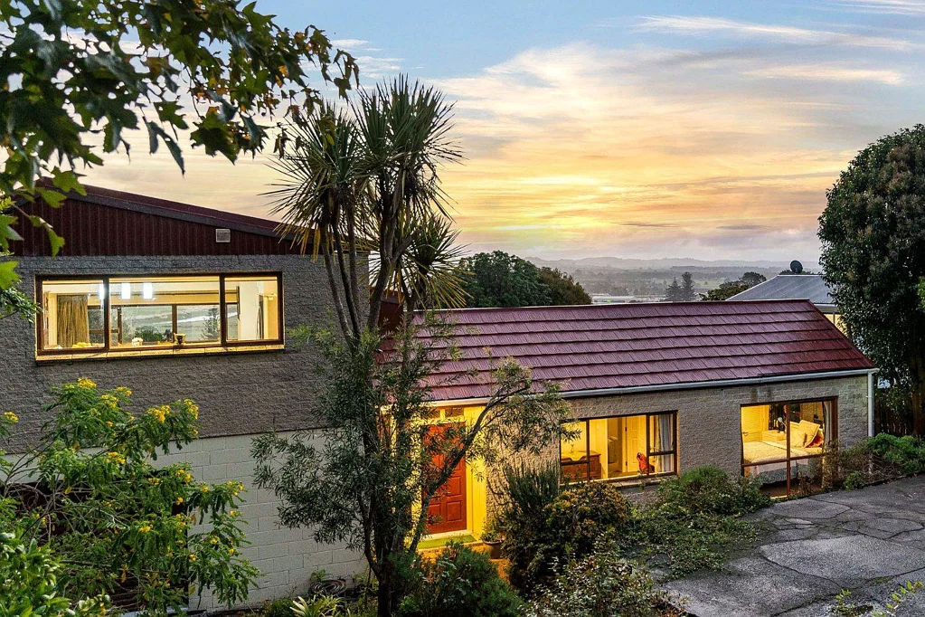 Helensville 4غرفة نوم Sunset Views & Solid Bones